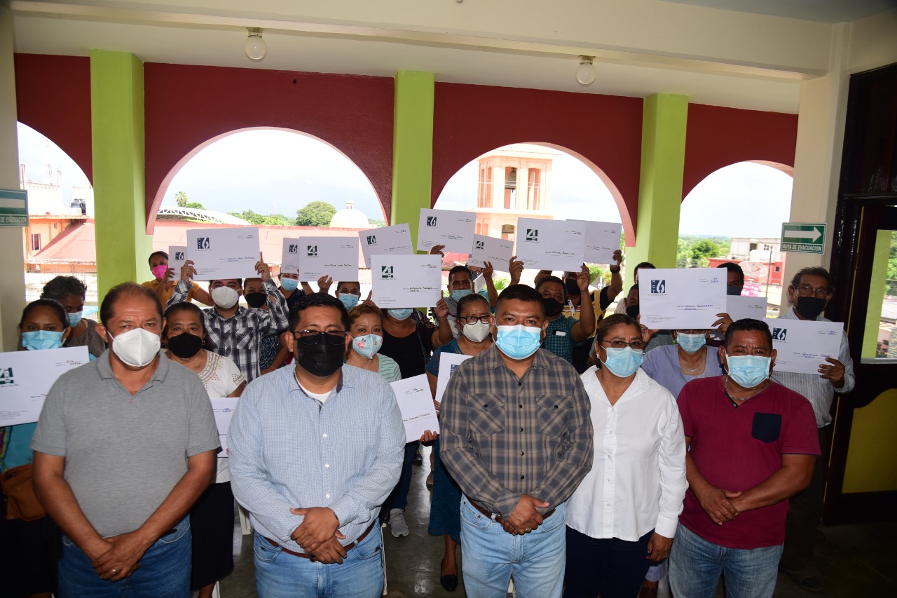 Gobierno Municipal entrega certeza legal a 100 familias de Soconusco