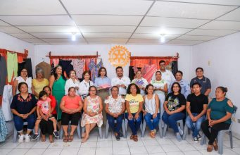 La Gobernadora del Distrito 4195 de Rotary International, Fabiola Zavala visita al Club Rotario Acayucan
