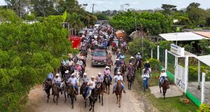 Medias Aguas celebró a Santa Marta con un Gran Desfile de Carros Alegóricos y Cabalgata