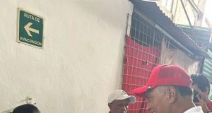 Con alegría y muestras de simpatía, reciben locatarios del mercado “Vicente Obregón” a Marco Antonio Martínez Amador.