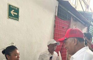 Con alegría y muestras de simpatía, reciben locatarios del mercado “Vicente Obregón” a Marco Antonio Martínez Amador.