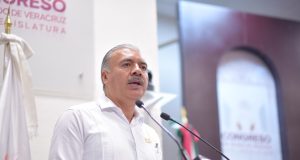 Celebra diputado 45 aniversario de la Universidad Pedagógica Veracruzana