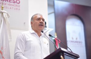 Celebra diputado 45 aniversario de la Universidad Pedagógica Veracruzana
