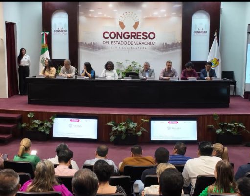 Cincuenta y dos municipios reciben capacitación en el Congreso del Estado