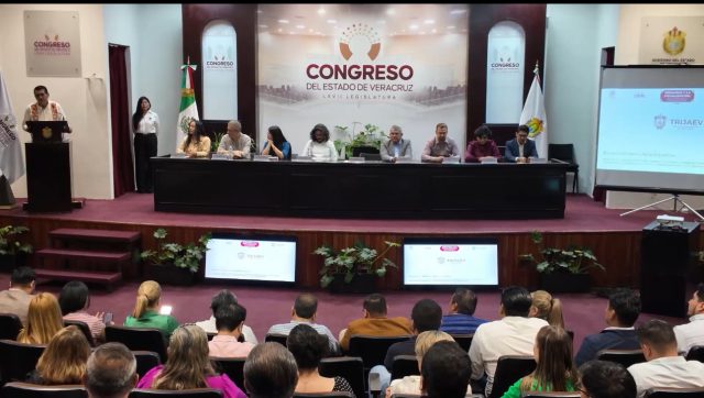 Cincuenta y dos municipios reciben capacitación en el Congreso del Estado